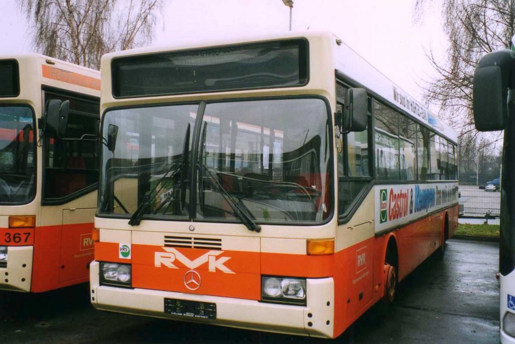 Mercedes O405, ex RVK, aufgenommen im Januar 2002 im GWZ der Evobus NL Dortmund.