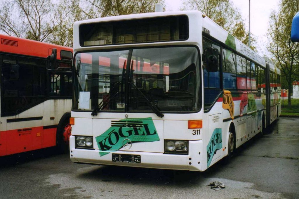 Mercedes O405 G, aufgenommen im MAi 2001 im GWZ der Evobus NL in Dortmund.