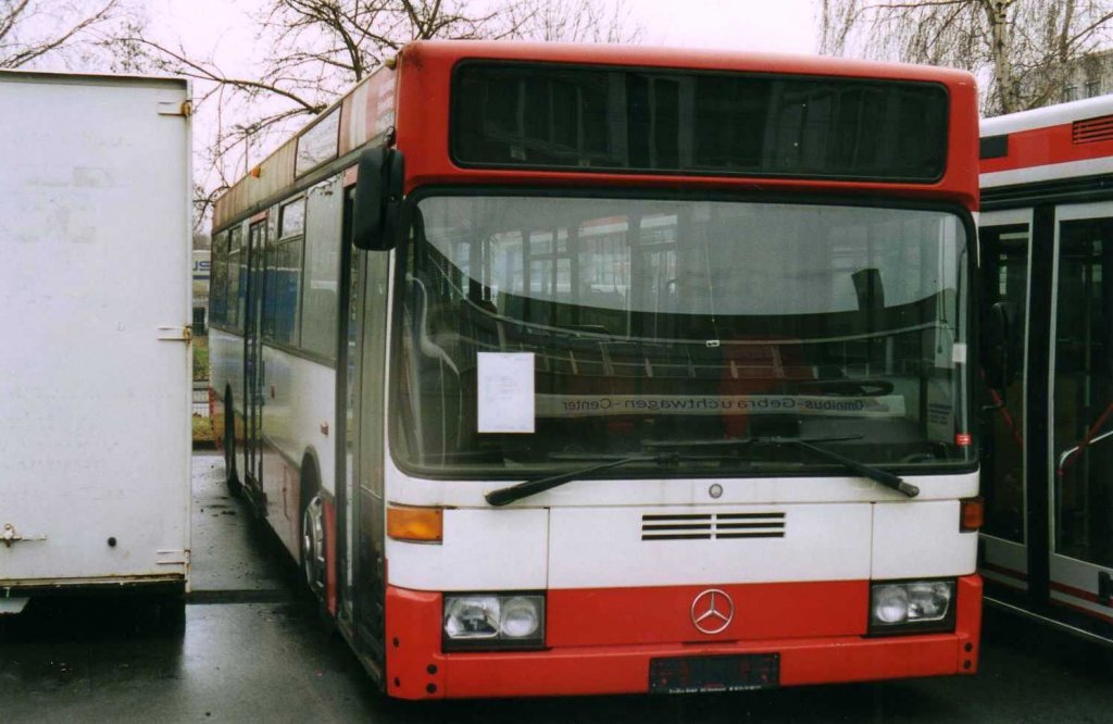 Mercedes O405 N, aufgenommen im Januar 2002 im GWZ der Evobus NL Dortmund.