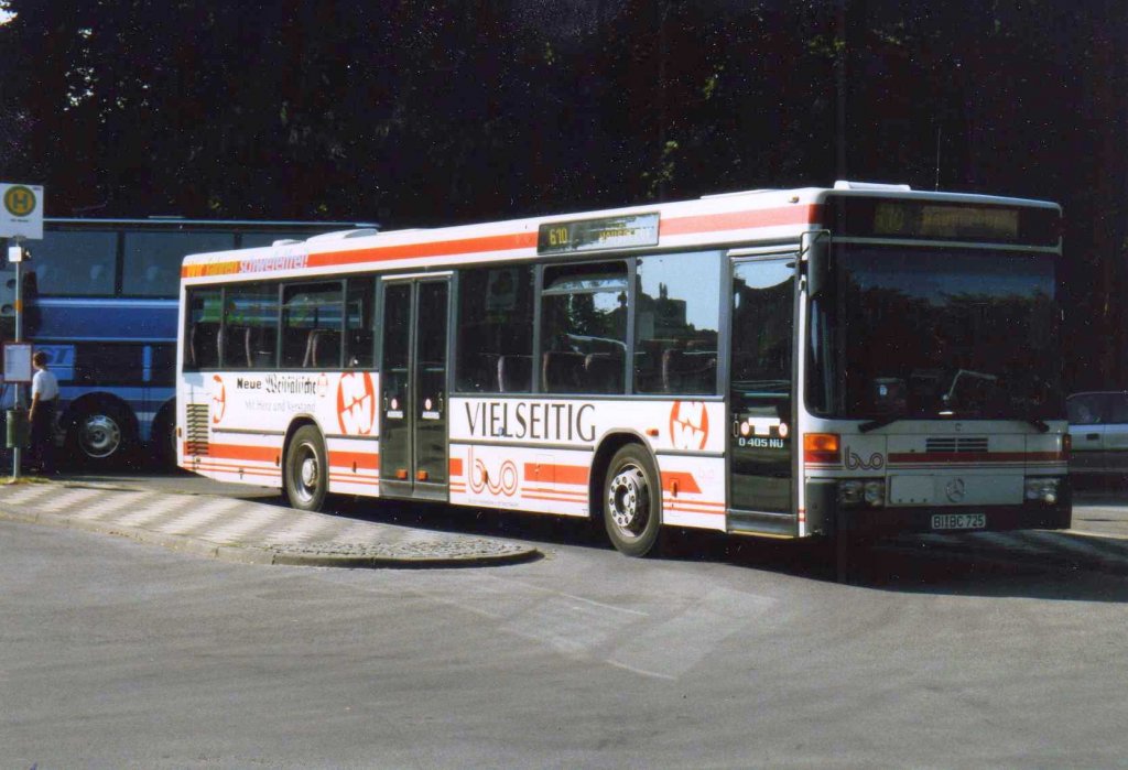 Mercedes O405 N, aufgenommen im August 1997 in Rinteln am Busbahnhof.