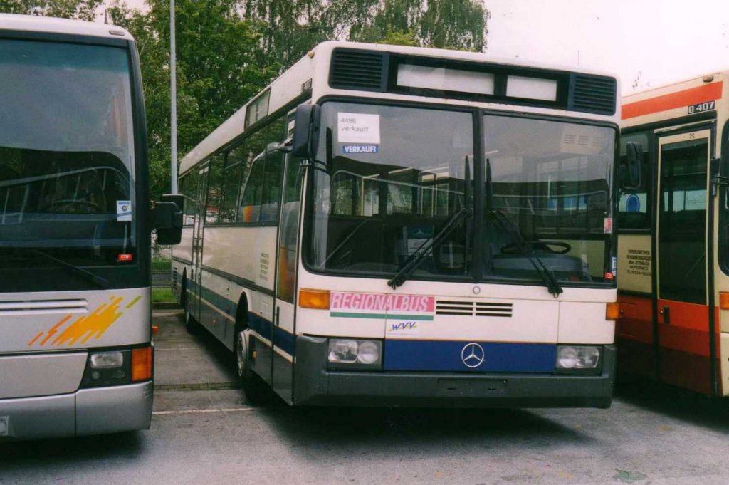 Mercedes O407, aufgenommen im August 2002 im GWZ der Evobus NL Dortmund.