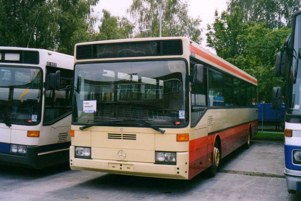Mercedes O407, aufgenommen im August 2002 im GWZ der Evobus NL Dortmund.