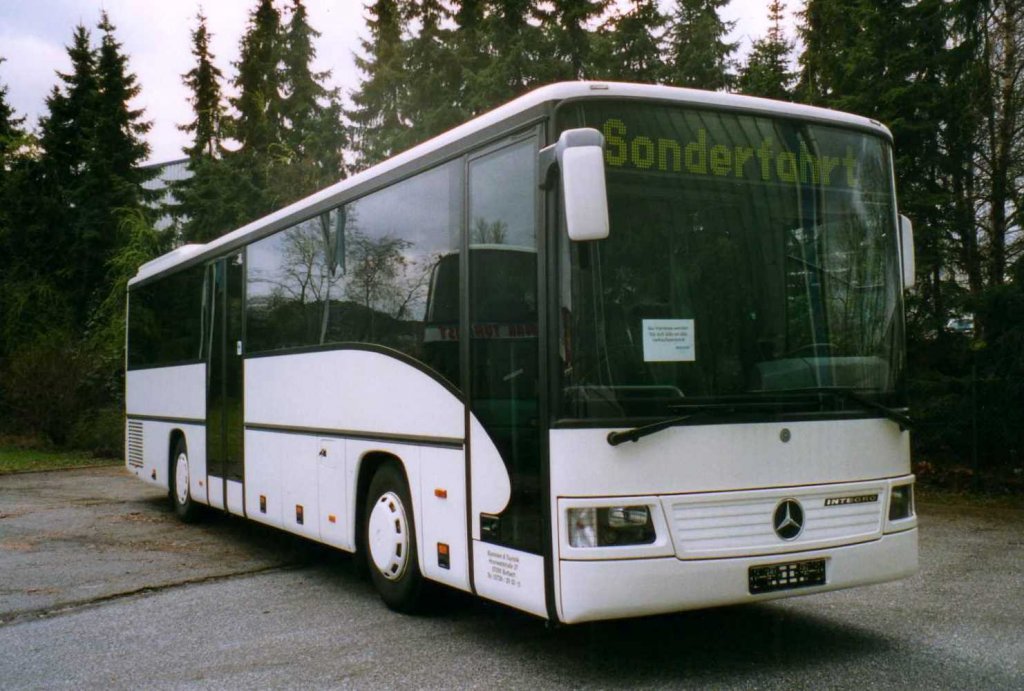 Mercedes O550 Integro, aufgenommen im Mrz 2002 im GWZ der Neoplan NL in Oberhausen.