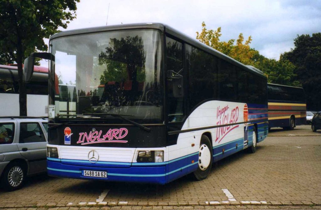 Mercedes O550 Integro, aufgenommen im Oktober 1999 auf dem Parkplatz der Westfalenhallen in Dortmund.