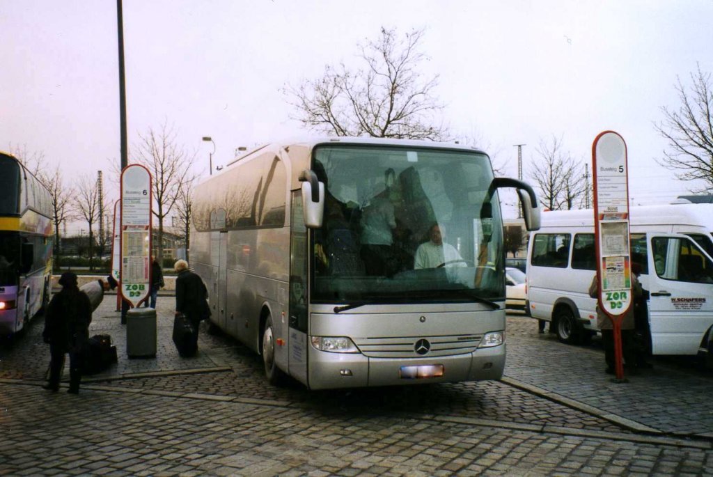 Mercedes O580 Travego, aufgenommen im Januar 2002 am Dortmunder ZOB.