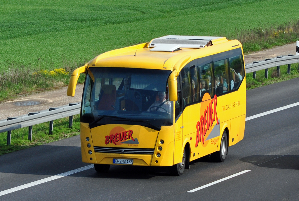 Mercedes Reisebus (36-Sitzer), Typ unbekannt, von  Bus Breuer  auf der A61 bei Miel - 28.04.2011