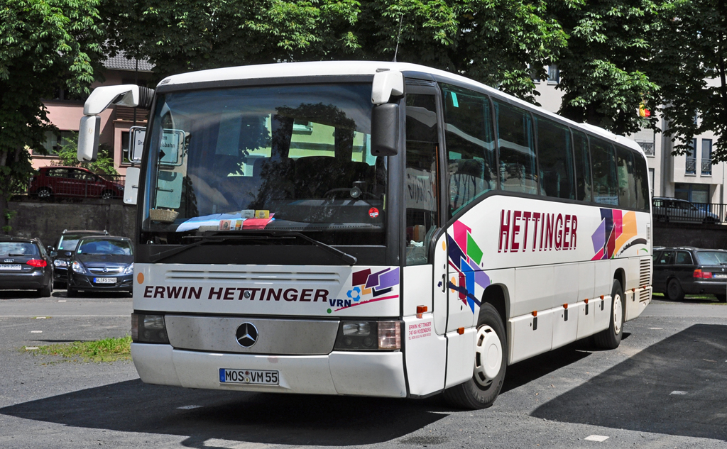 Mercedes Reisebus, Unternehmen  Erwin Hettinger , auf einem Parkplatz in Knigswinter - 13.06.2010 
