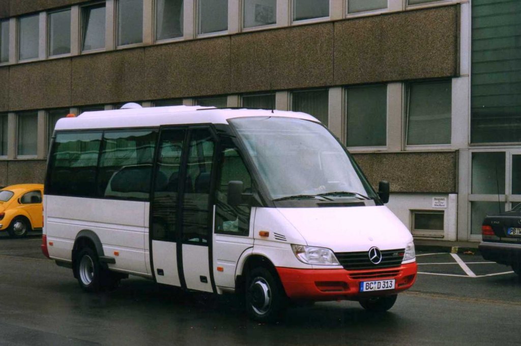 Mercedes Sprinter, aufgenommen im Januar 2002 auf dem Gelnde der Evobus NL in Dortmund.