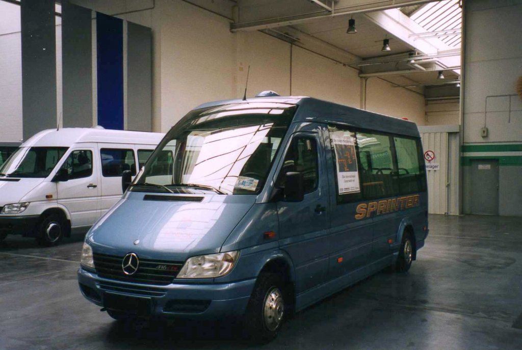 Mercedes Sprinter, aufgenommen im November 2001 auf dem Gelnde der Evobus NL in Dortmund.