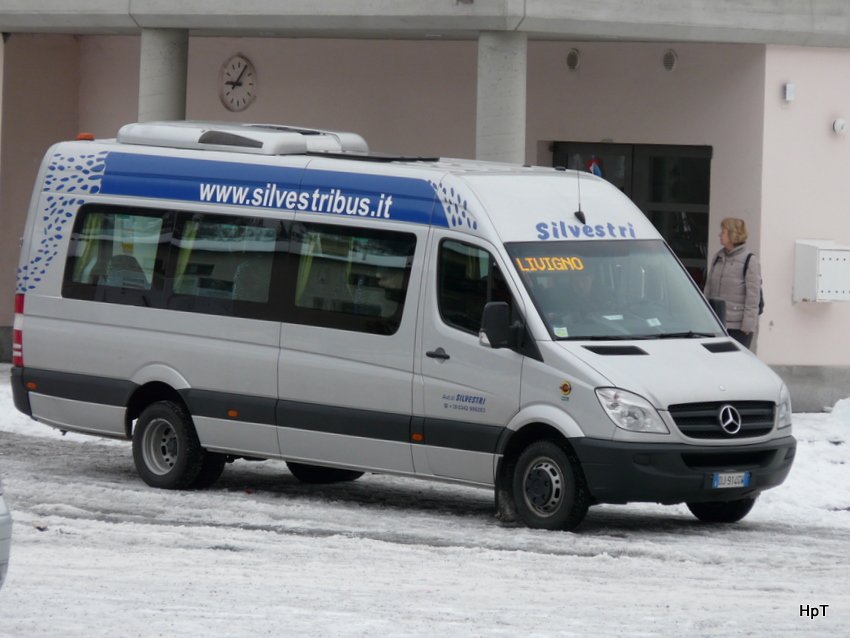 Mercedes Sprinter unterwegs in Zernez am 01.01.2010