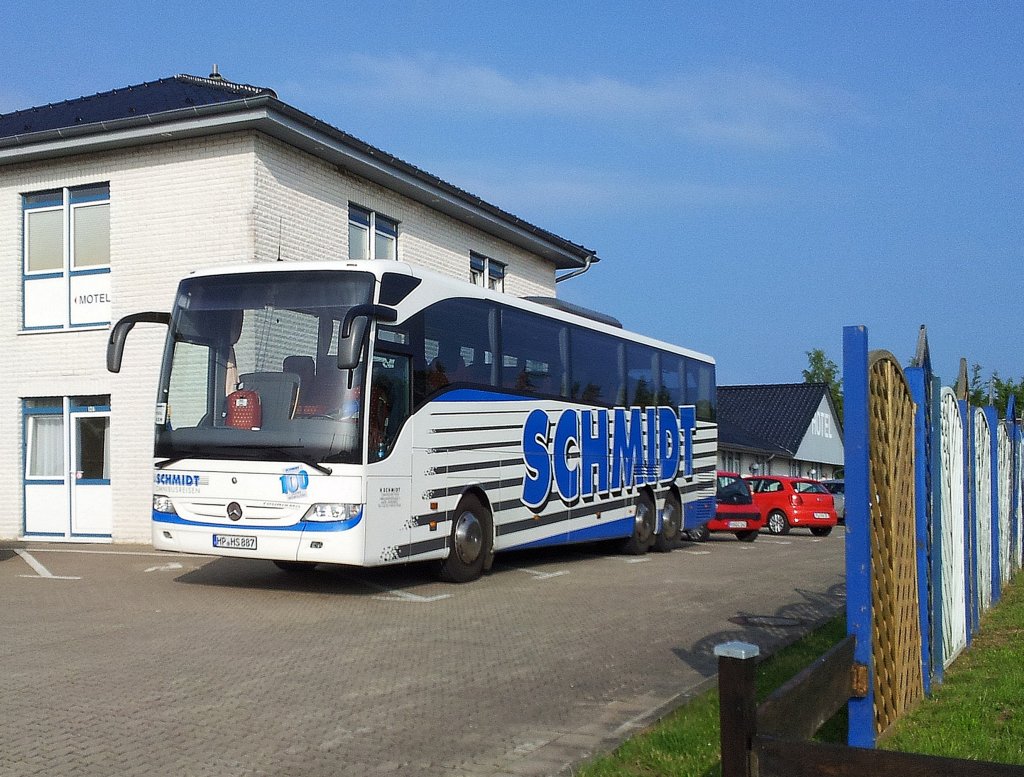 Mercedes Tourismo von Schmidt aus Deutschland im Gewerbegebiet Sassnitz am 08.07.2012
