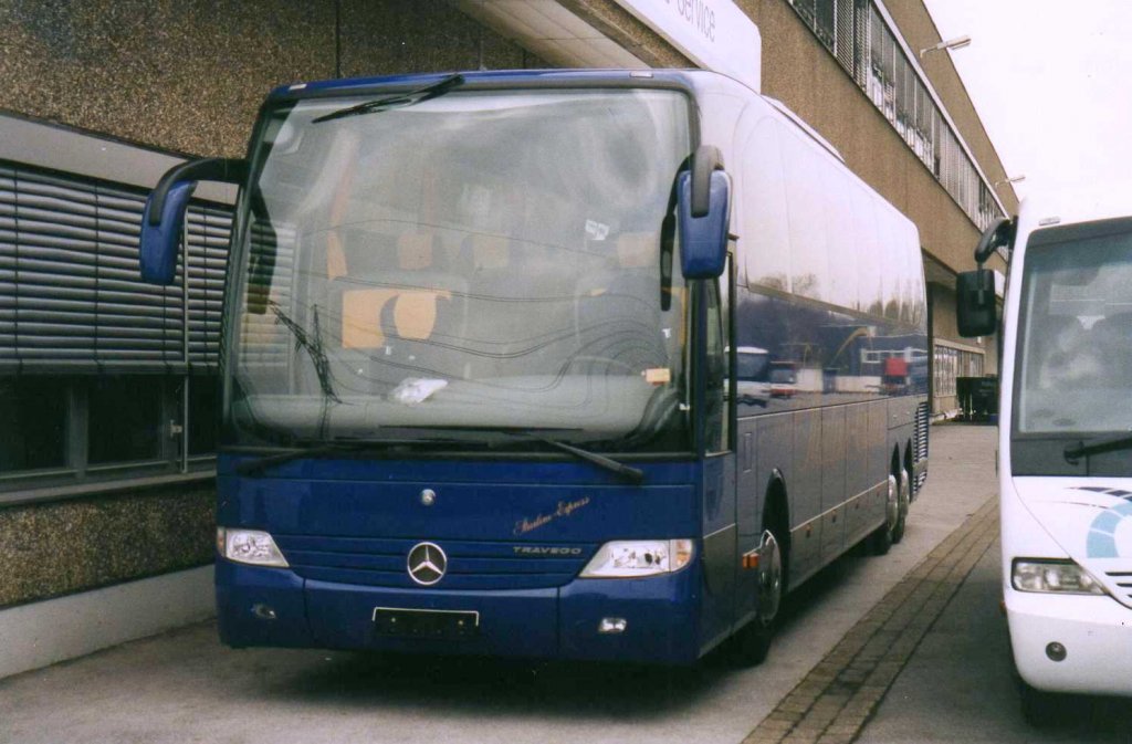 Mercedes Travego O580. aufgenommen im Februar 2003 auf dem Gelnde der Evobus NL in Dortmund.