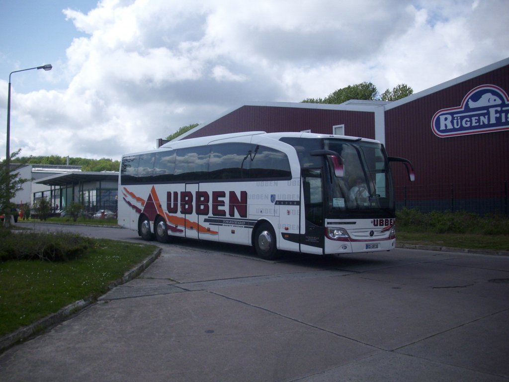 Mercedes Travego von Ubben aus Deutschland im Stadthafen Sassnitz am 16.05.2012