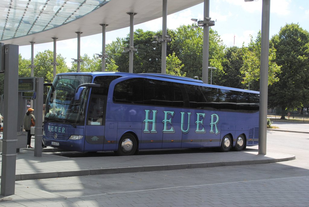 Merdeses Reisebus, im Hamburg/ZOB am 18.07.10