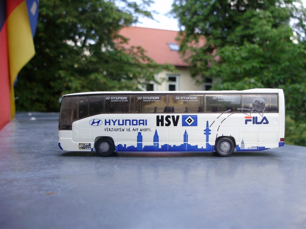 modell auch wieder von der seite aufgenommen
den mannschaftsbus des hamburger.sv