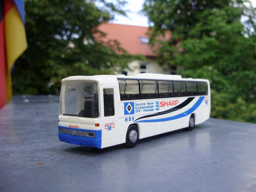 modell von rietze
mannschafts bus des hamburger.sv
mercedes O 303 15 rhd