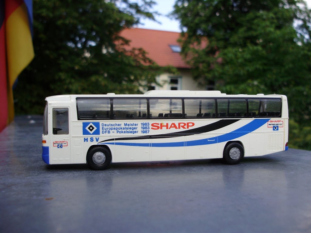 modell von rietze
mannschaftsbus des hamburger.sv
von der seite aufgenommen