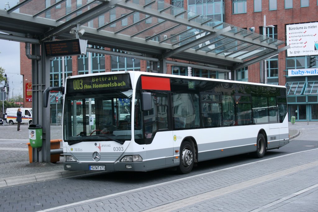 Mbus 0303 (MG WT 670) am HBF Mnchengladbach.
13.5.2010