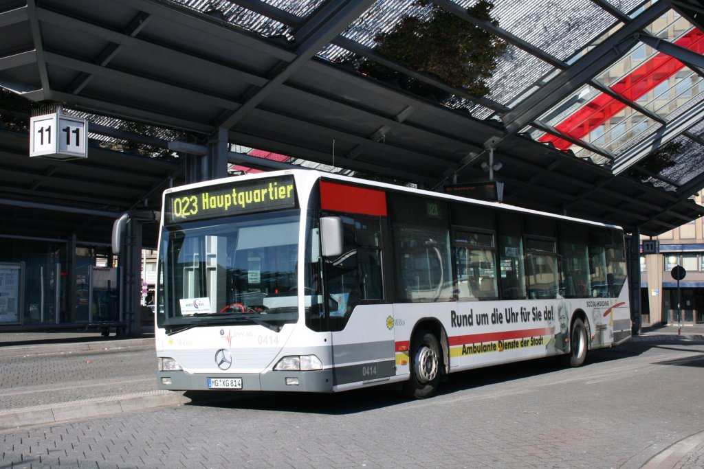 MBus 0414 (MG XG 814) mit der Linie 023 zum Hauptquatier.
Aufgenommen am HBF Mnchengladbach,7.3.2010.