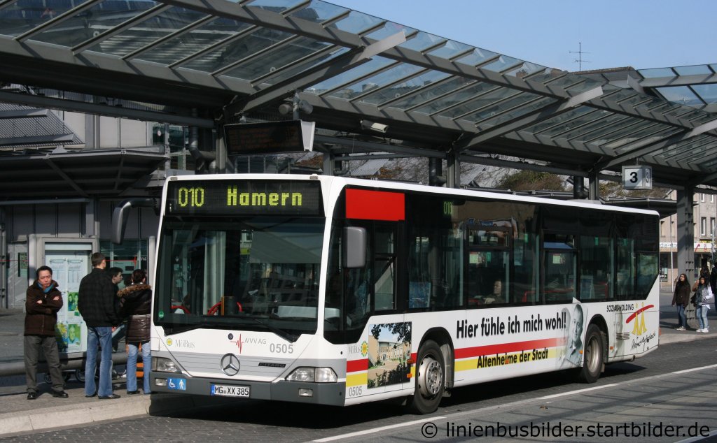 Mbus 0505 mit Altenheim Werbung. 
Aufgenommen am HBF Mnchengladbach, 6.3.2011.