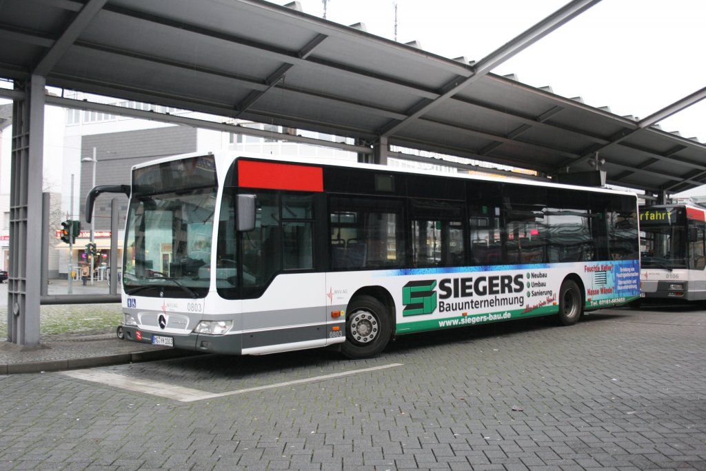 Mbus 0803 (MG YH 1003) mit Werbung fr Siegers Bauunternehmung.
Aufgenommen am HBF Mnchengladbach am 6.12.2009.
