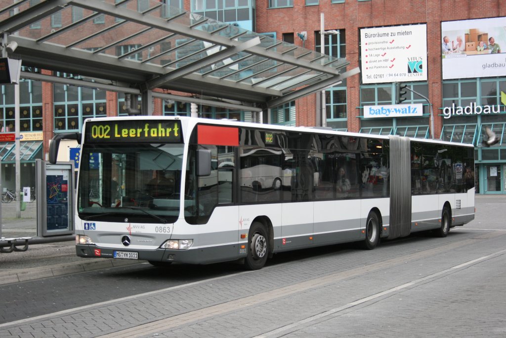 Mbus 0863) kommt mit der Linie 002 am HBF Mnchengladbach an.
13.5.2010
