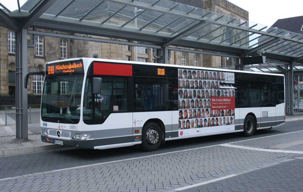 Mbus 0905 (MG YN 108) mit NVV-AG Eigenwerbung.
Aufgenommen am HBF Mnchengladbach.
13.5.2010