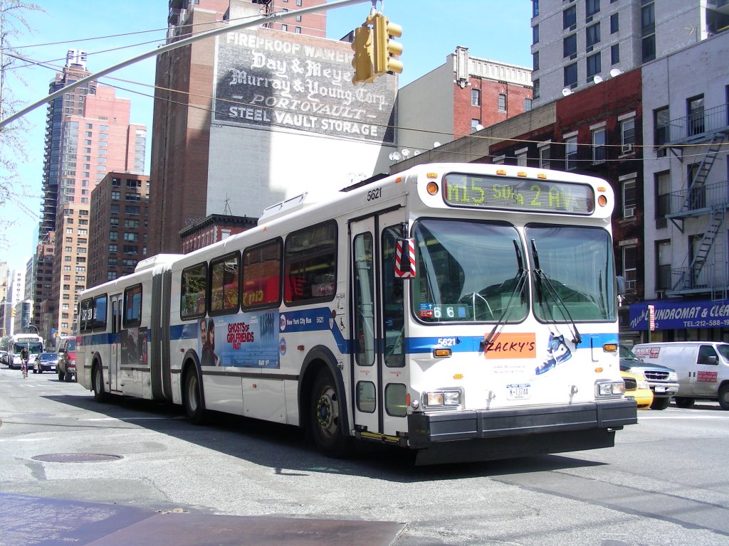 MTA, New York. New Flyer D60 (Nr.5621) in New York, East 60th Street/2nd Avenue.