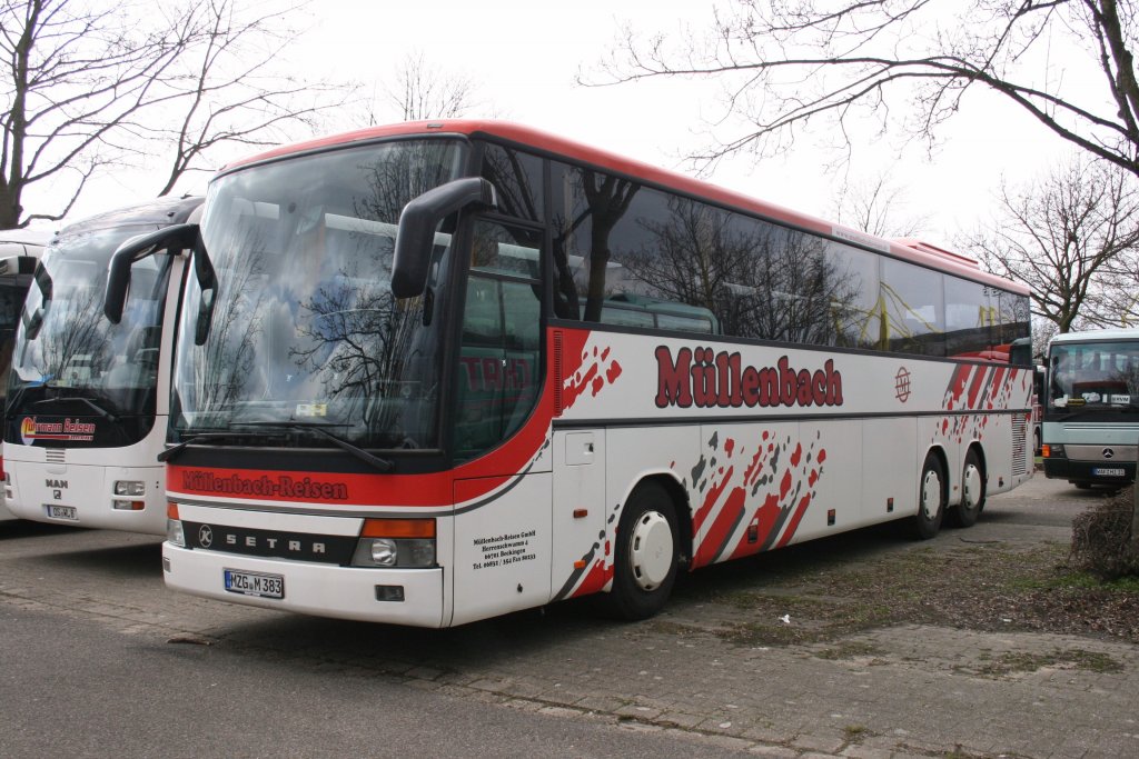 Mllenbach Reisen (MZG M 383).
Aufgenommen am Signal Idunapark.
3.4.2010