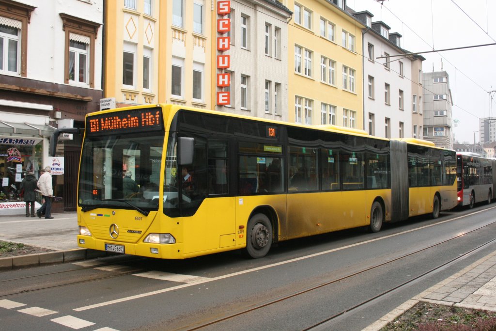 MVG 6501 (MH VG 6501) mit der Linie 131 an der Haltestelle Mlheim Stadtmitte,18.1.2010.