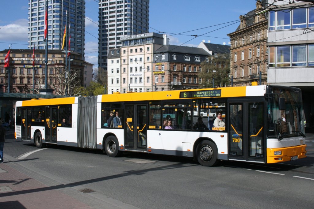 MVG 700 (MZ SW 700).
Aufgenommen am HBF Mainz.
10.4.2010