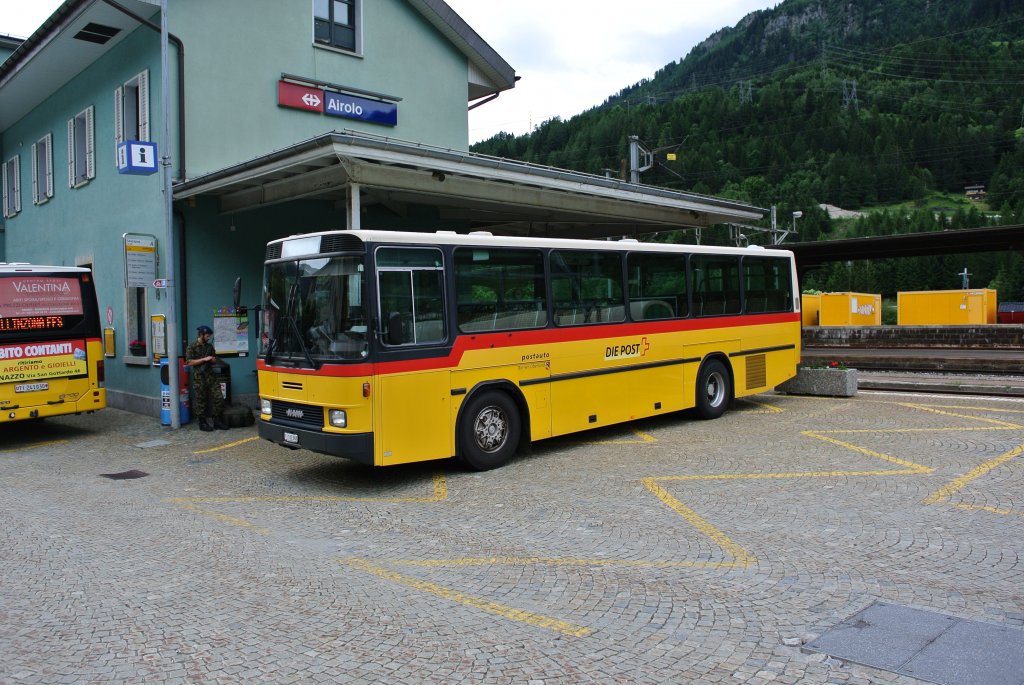 NAW Postauto als Reservewagen abgestellt beim Bahnhof Airolo, 25.06.2012.