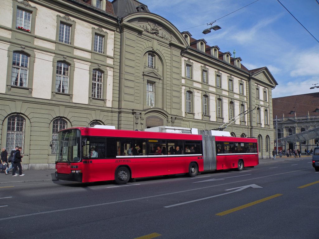 NAW Trolleybus mit der Bertreibsnummer 1 auf der Linie 11 am Bahnhofplatz. Die Aufnahme stammt vom 01.11.2010.
