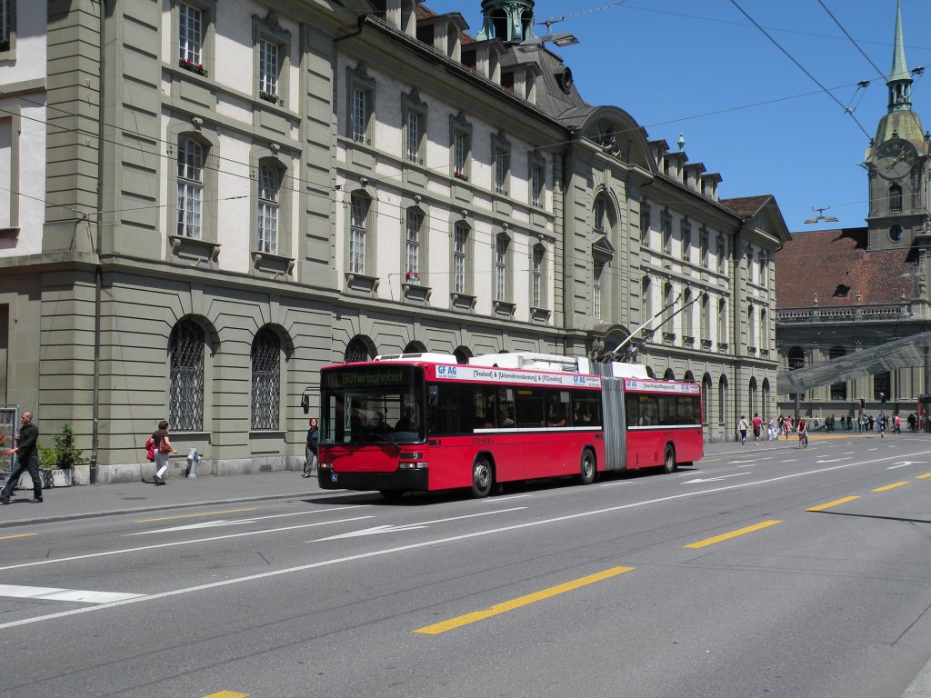 NAW Trolleybus mit der Bertreibsnummer 9 auf der Linie 11 beim Bahnhof Bern. Die Aufnahme stammt vom 04.06.2010.