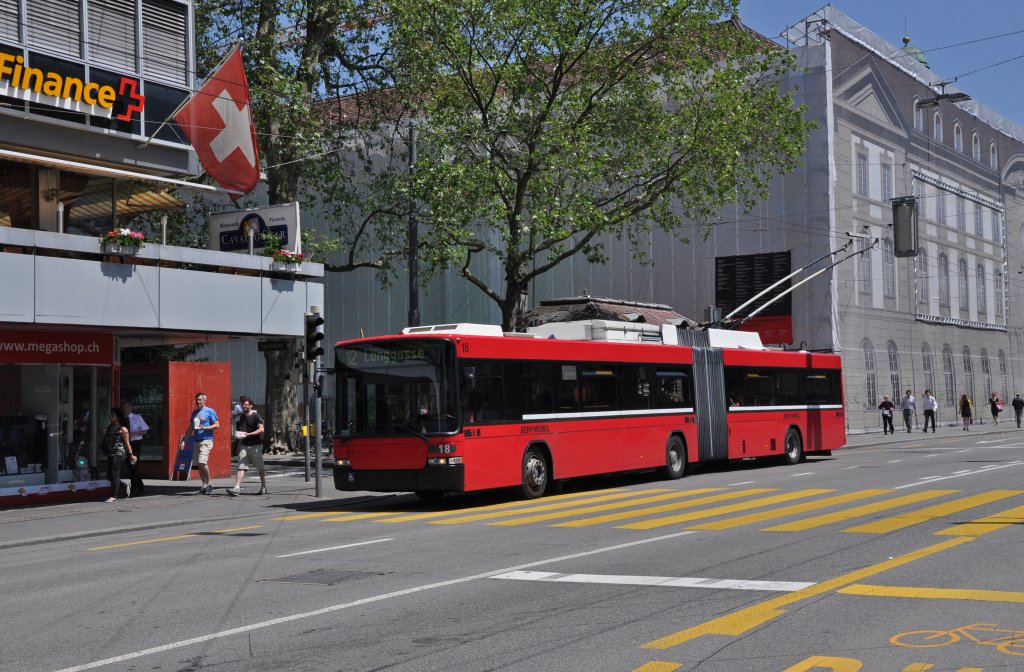 NAW Trolleybus mit der Betriebsnummer 18 auf der Linie 12 beim Bubenbergplatz. Die Aufnahme stammt vom 17.06.2013. 