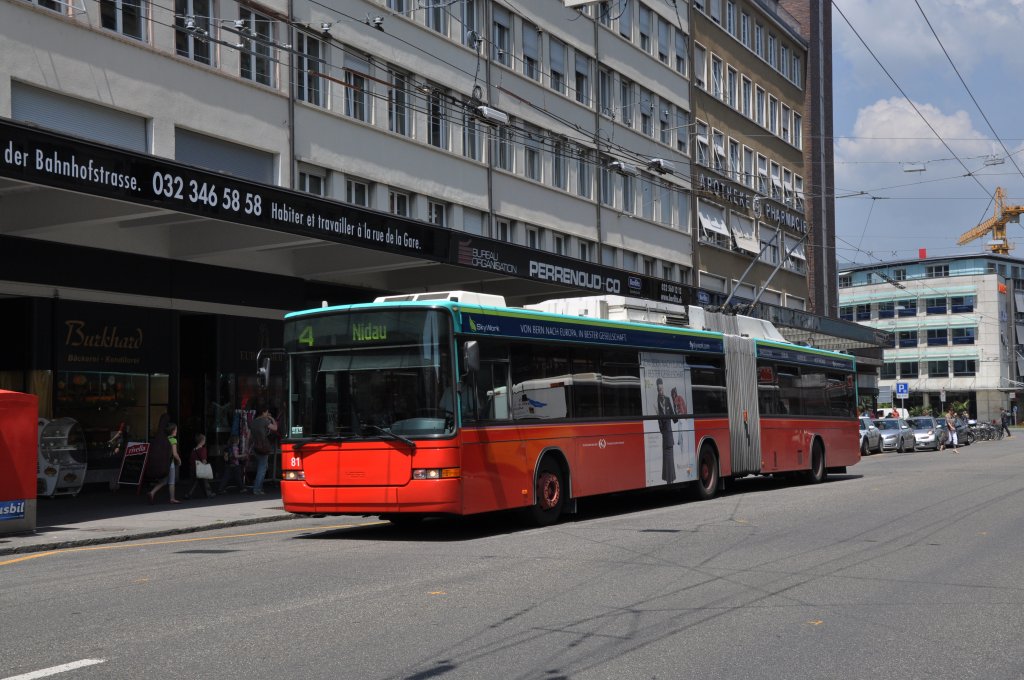 NAW Trolleybus mit der Betriebsnummer 81 auf der Linie 4 in der Arbergstrasse beim Bahnhof Biel. Die Aufnahme stammt vom 24.05.2012.