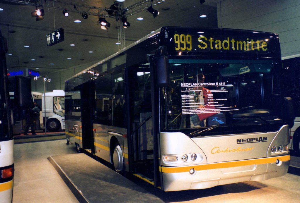 Neoplan Centroliner N4411, aufgenommen auf der IAA 1998 in Hannover.