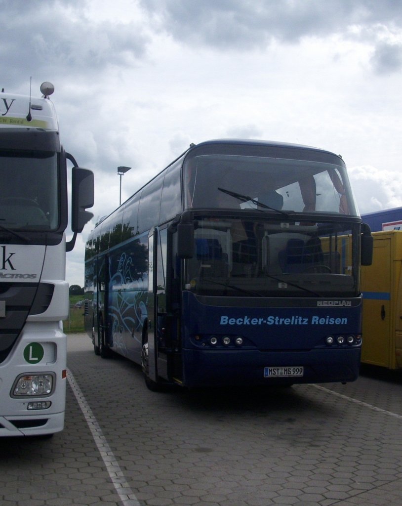 Neoplan Cityliner  von Becker-Strelitz Reisen in Binz am 14.08.2011