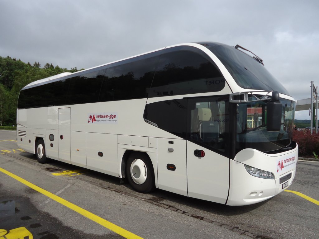 Neoplan Cityliner, Hertzeisen-Gyger, aire de repos Gunzgen juin 2013 
(solution transitoire ou sera-t-il peint prochainement aux couleurs de l'entreprise ?)