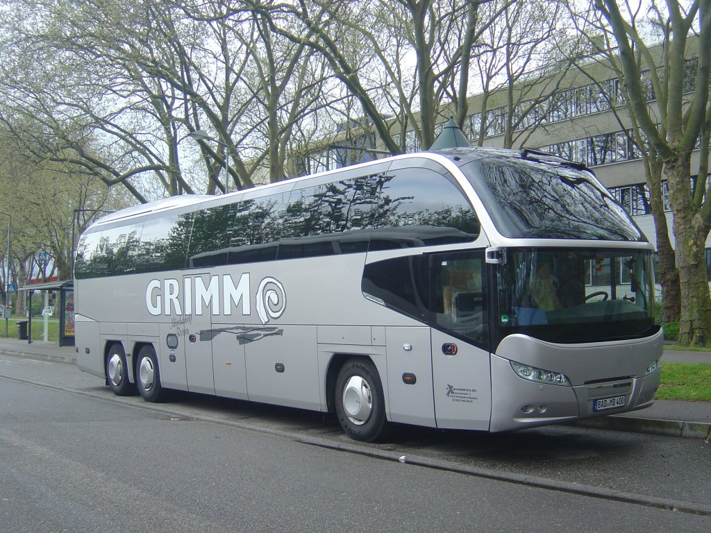 Neoplan Cityliner L  expressdrive.de  Baden-Baden, ehem.  Grimm , 24.04.2012 Karlsruhe HBf