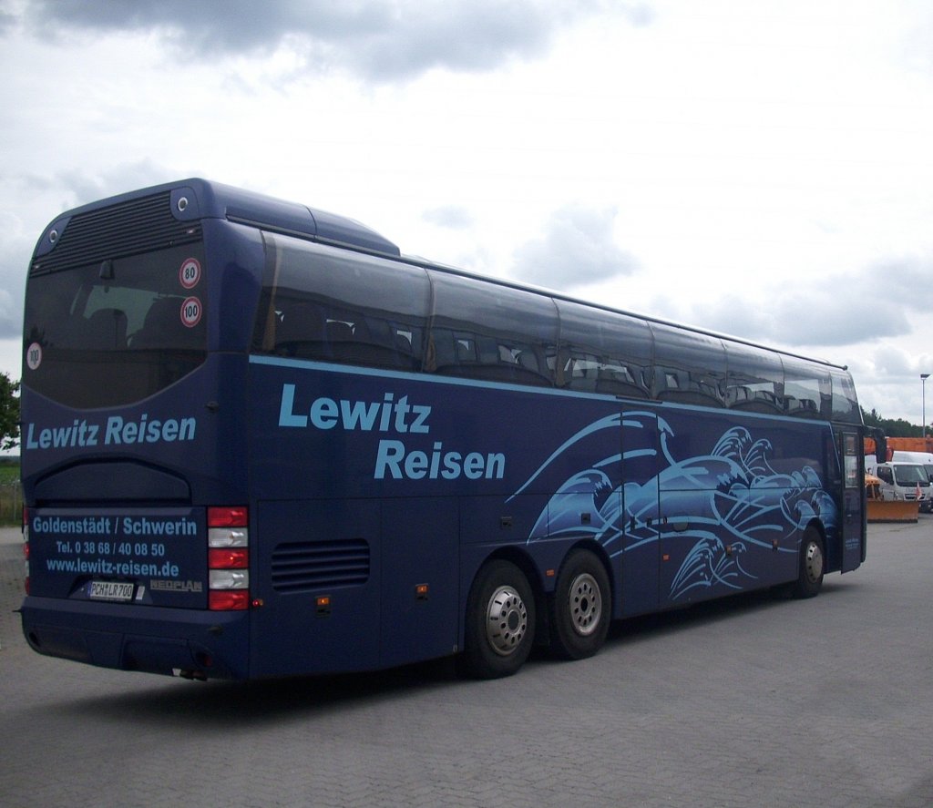 Neoplan Cityliner von Lewitz Reisen in Binz am 14.08.2011