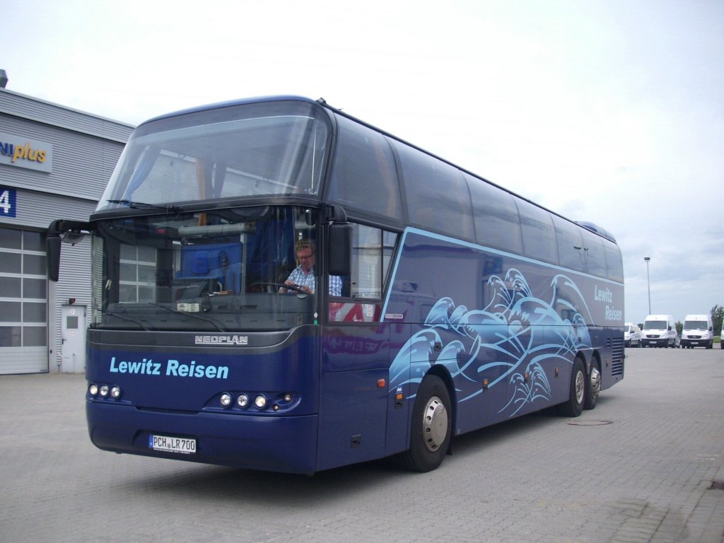 Neoplan Cityliner von Lewitz Reisen in Binz am 14.08.2011