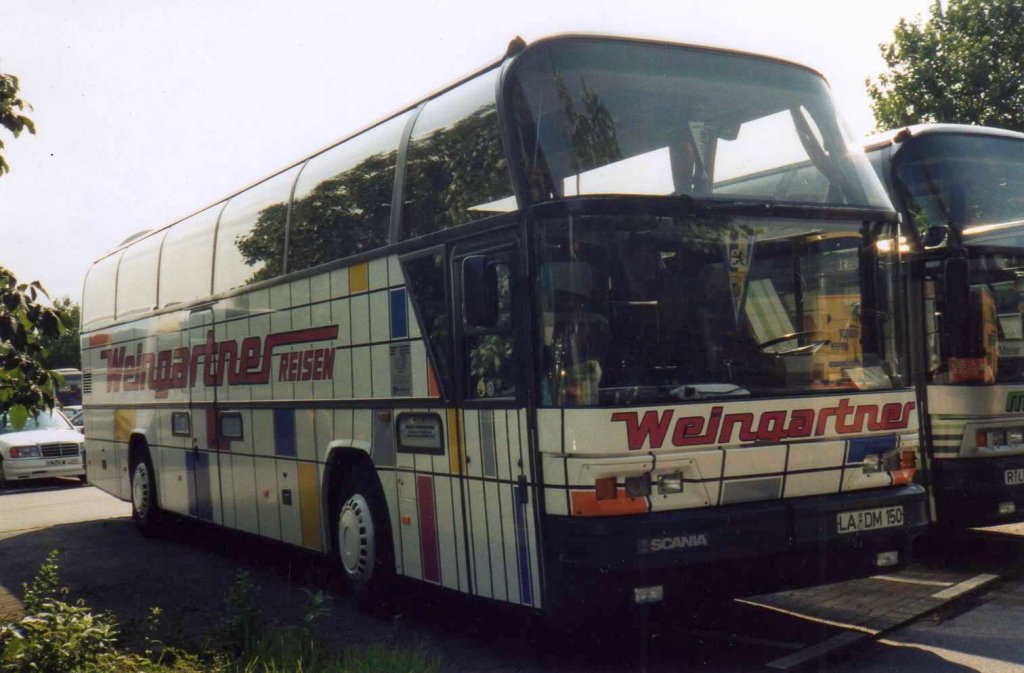 Neoplan Cityliner N116, aufgenommen im September 1994 auf dem Parkplatz der Westfalenhallen in Dortmund.