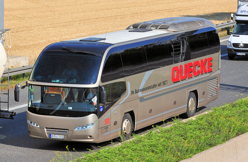 Neoplan Cityliner Reisebus vom Busveranstalter  QUECKE , auf der A61 bei Weilerswist - 08.07.2010