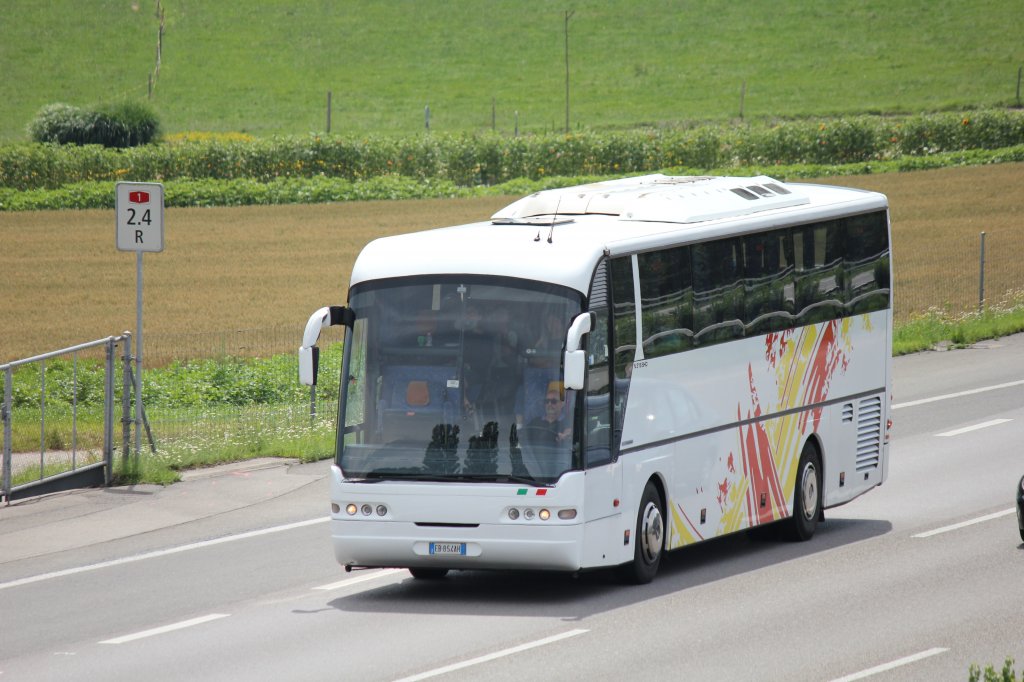 Neoplan Euroliner immatricul en Italie photographi le 07.07.2012 prs de Berne 