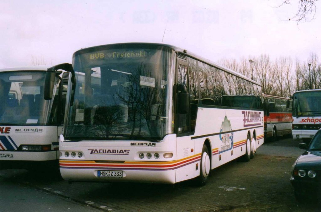 Neoplan Euroliner N316 KL, aufgenommen im Mrz 2003 auf dem Parkplatz der Westfalenhallen in Dortmund.