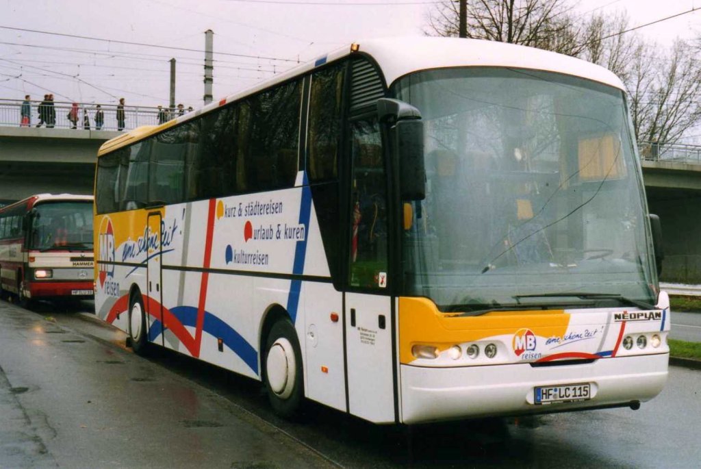 Neoplan Euroliner N316 SHD, aufgenommen im Mrz 2002 auf der Ardeystrae in Dortmund.
