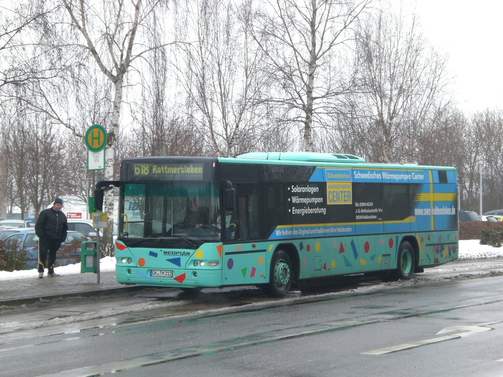 Neoplan N 44-Serie (Centroliner) auf der Linie 618 nach Rottmersleben an der Haltestelle Krankenhaus Olvenstedt.