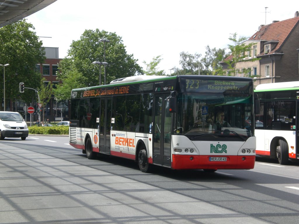 Neoplan N 44-Serie (Centroliner) auf der Linie 323 nach Bickern Knappenstrae am Hauptbahnhof Herne.(18.7.2012) 