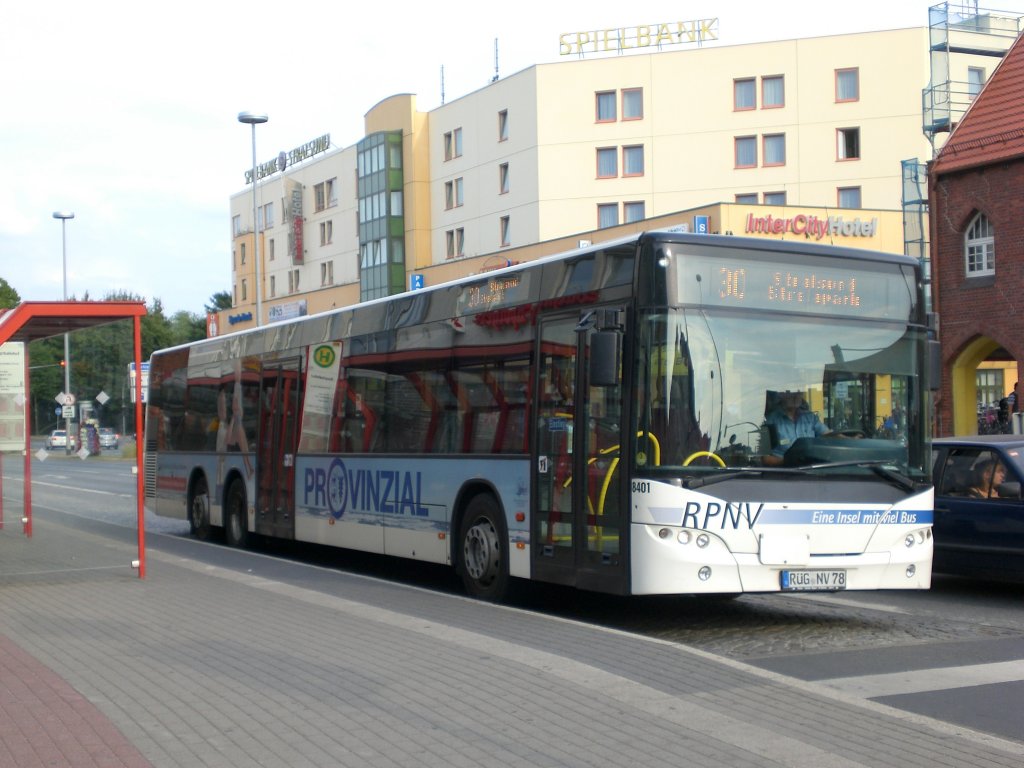 Neoplan N 45-Serie (Centroliner Evolution) auf der Linie 30 nach Strelapark/Zoo am Hauptbahnhof.